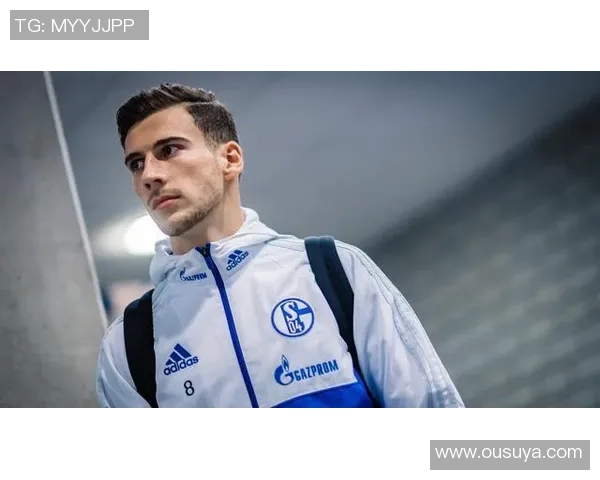 球场英姿尽显足球帅星风采,激情与技术并存的完美演绎