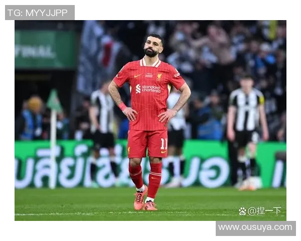 足球球星突遇睡落枕状态低迷赛场表现引发球迷热议 足球球星突遇睡落枕状态低迷赛场表现引发球迷热议