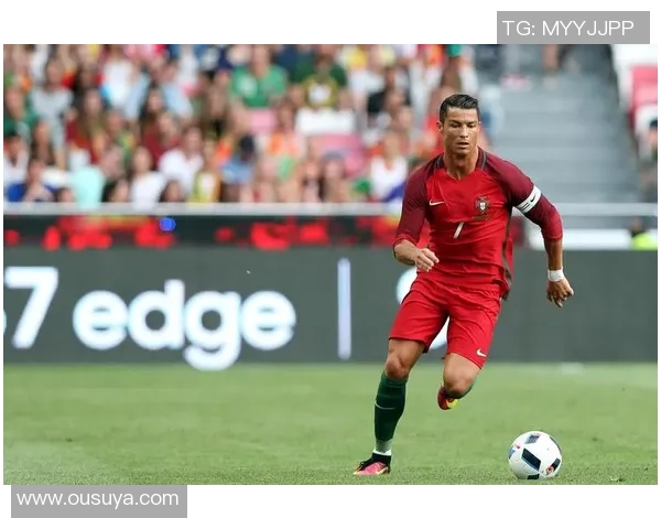 球星足球开场动作用心演绎激情与力量的完美碰撞 球星足球开场动作用心演绎激情与力量的完美碰撞